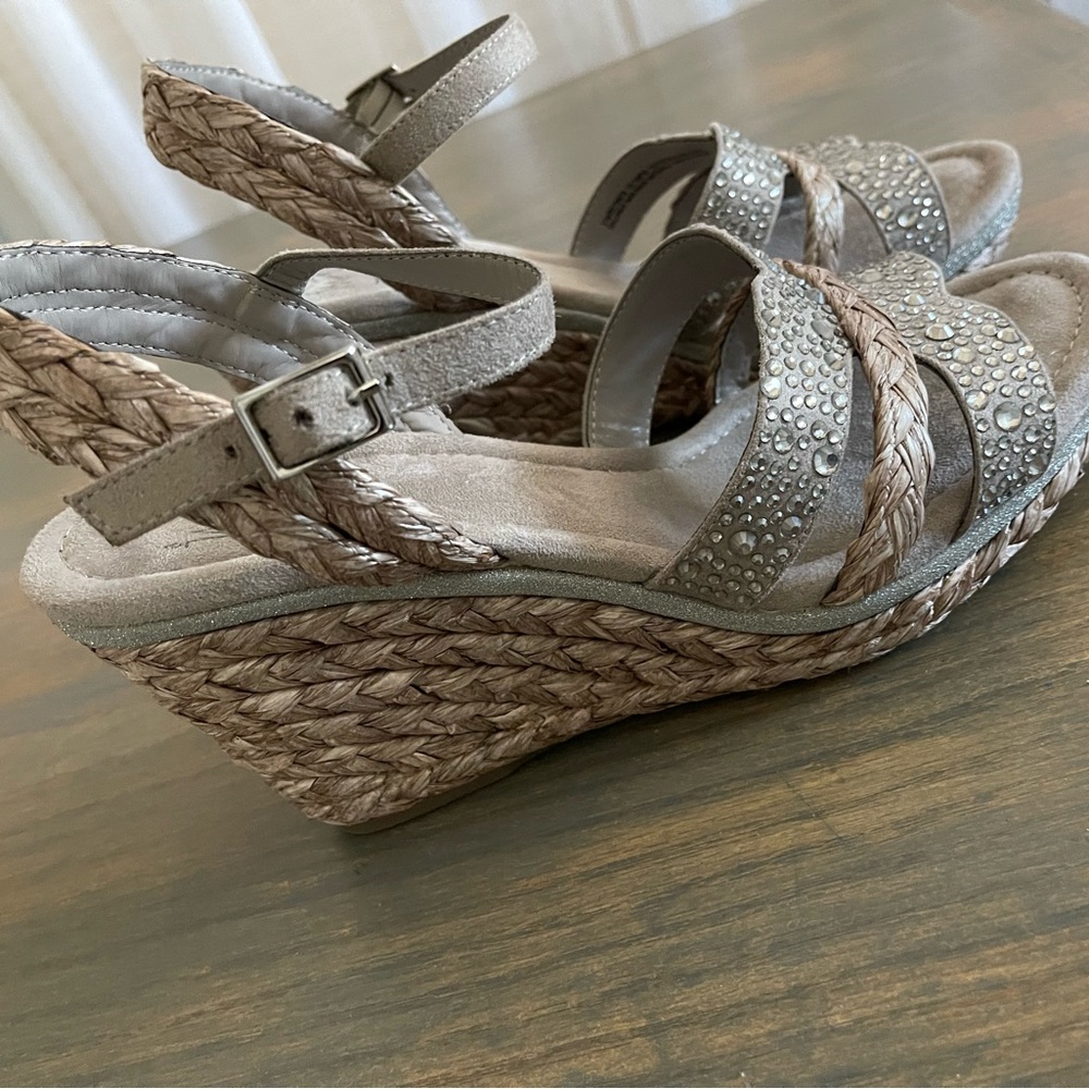 Worn Once - Memory Foam Sandal Size 9, Super Soft! - image 3